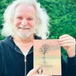 comedien-voix-off-pierre-alain-de-garrigues-a-de-nouvelles-cordes-a-son-arc-1712856137